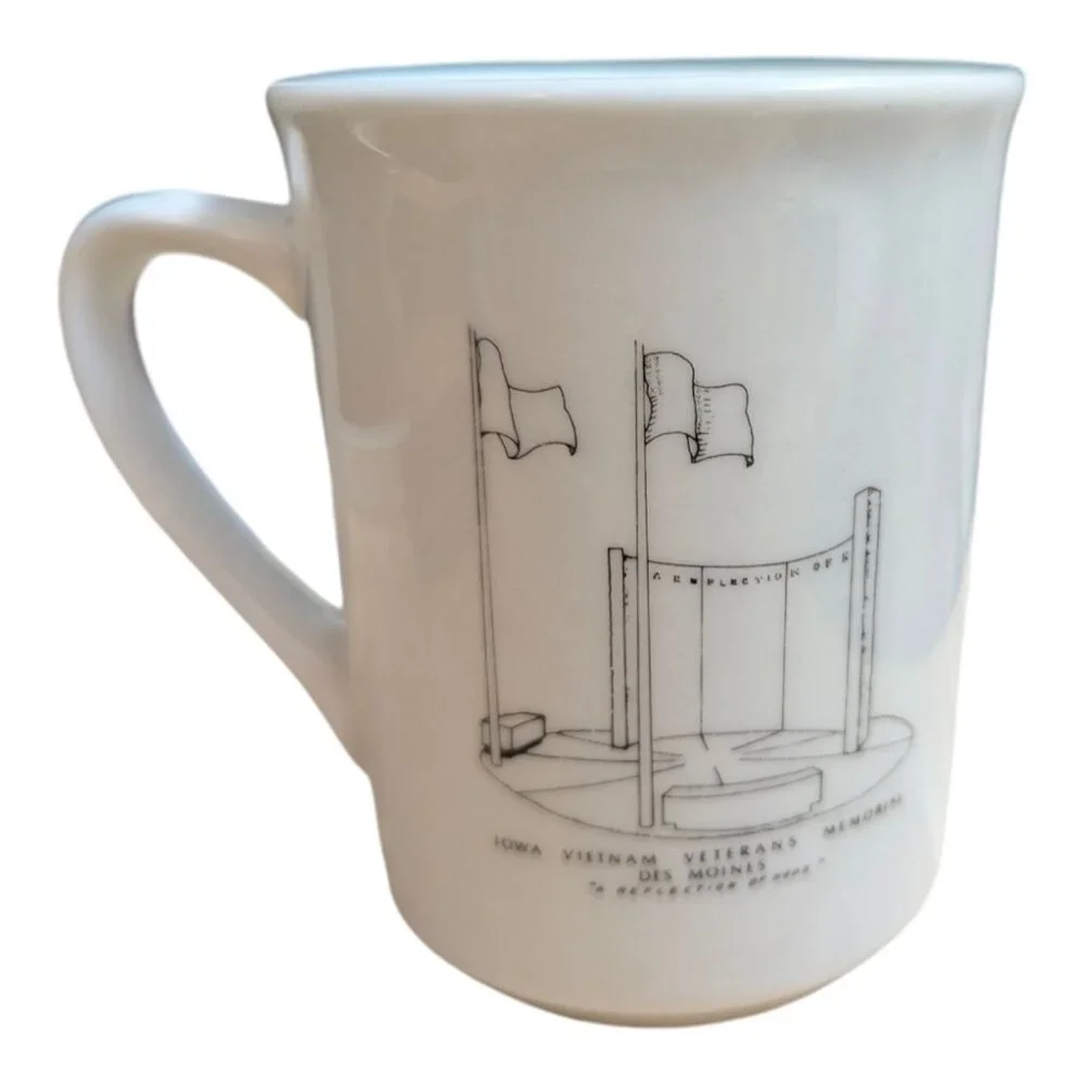 Vietnam‎ Veterans memorial Des Moines Iowa mug white black line art 4 inch vtg
